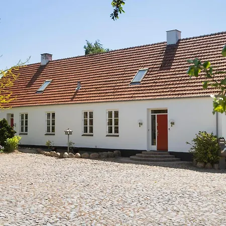 Awesome In With Kitchen בית נופש